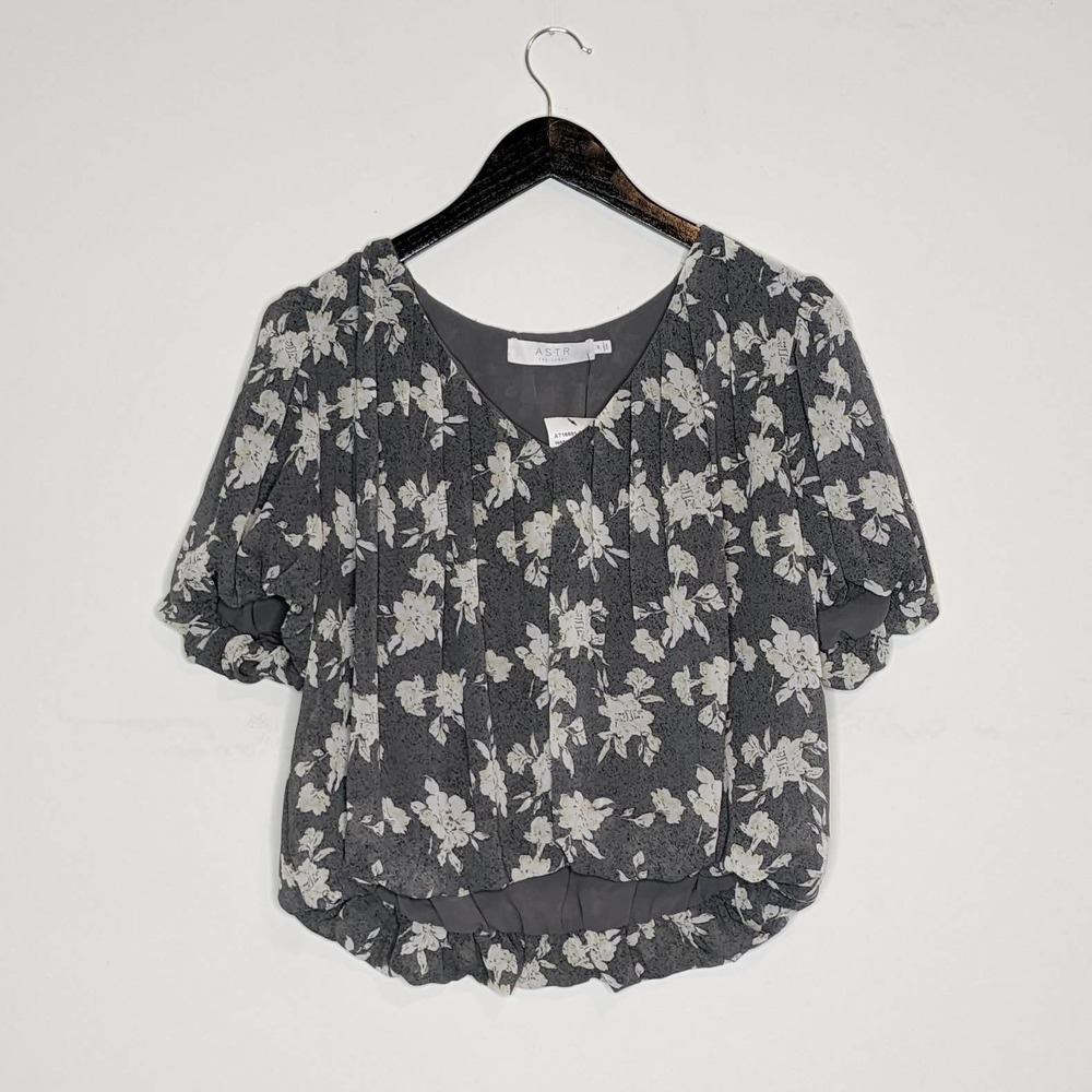 ASTR the label short sleeve floral blouse, medium